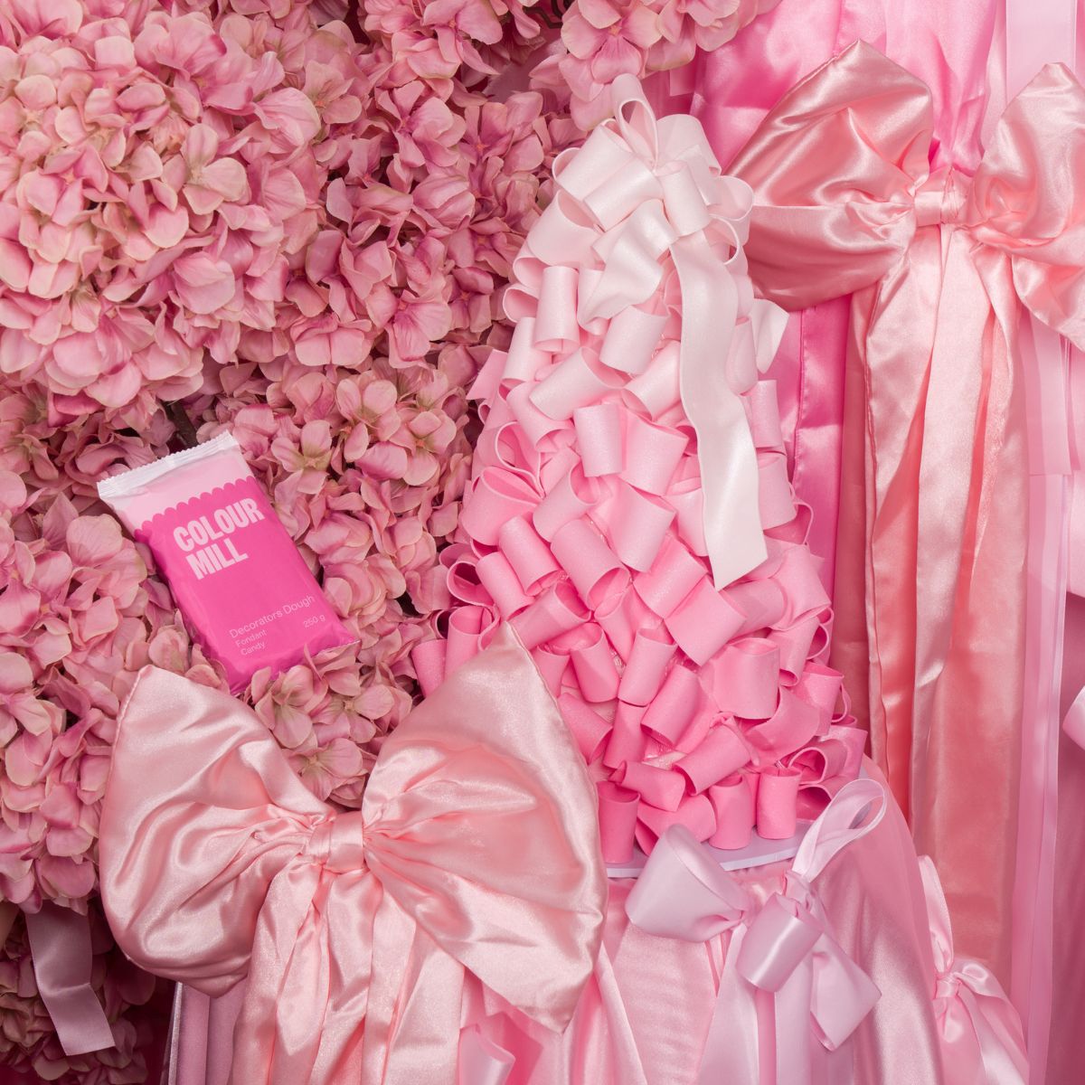 Colour Mill Fondant Decorators Dough Candy Roze 250g