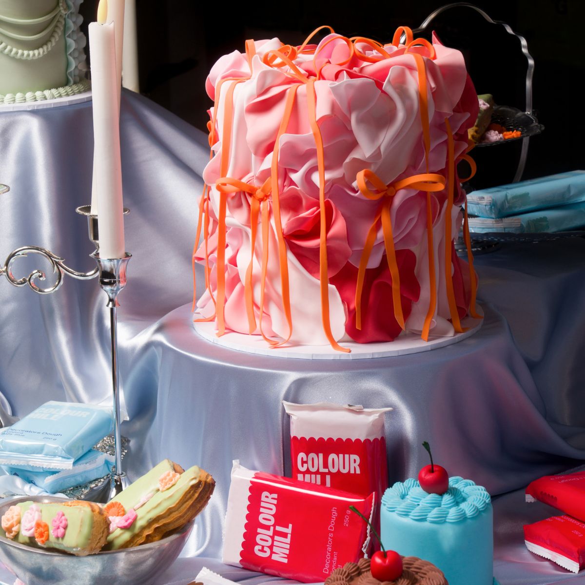 Colour Mill Fondant Decorators Dough Rood 250g