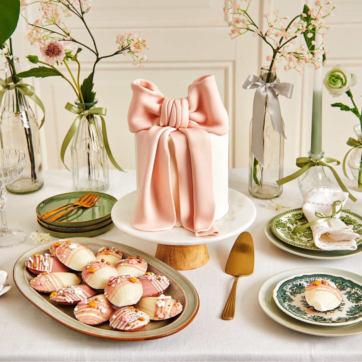 Taart met fondantstrik