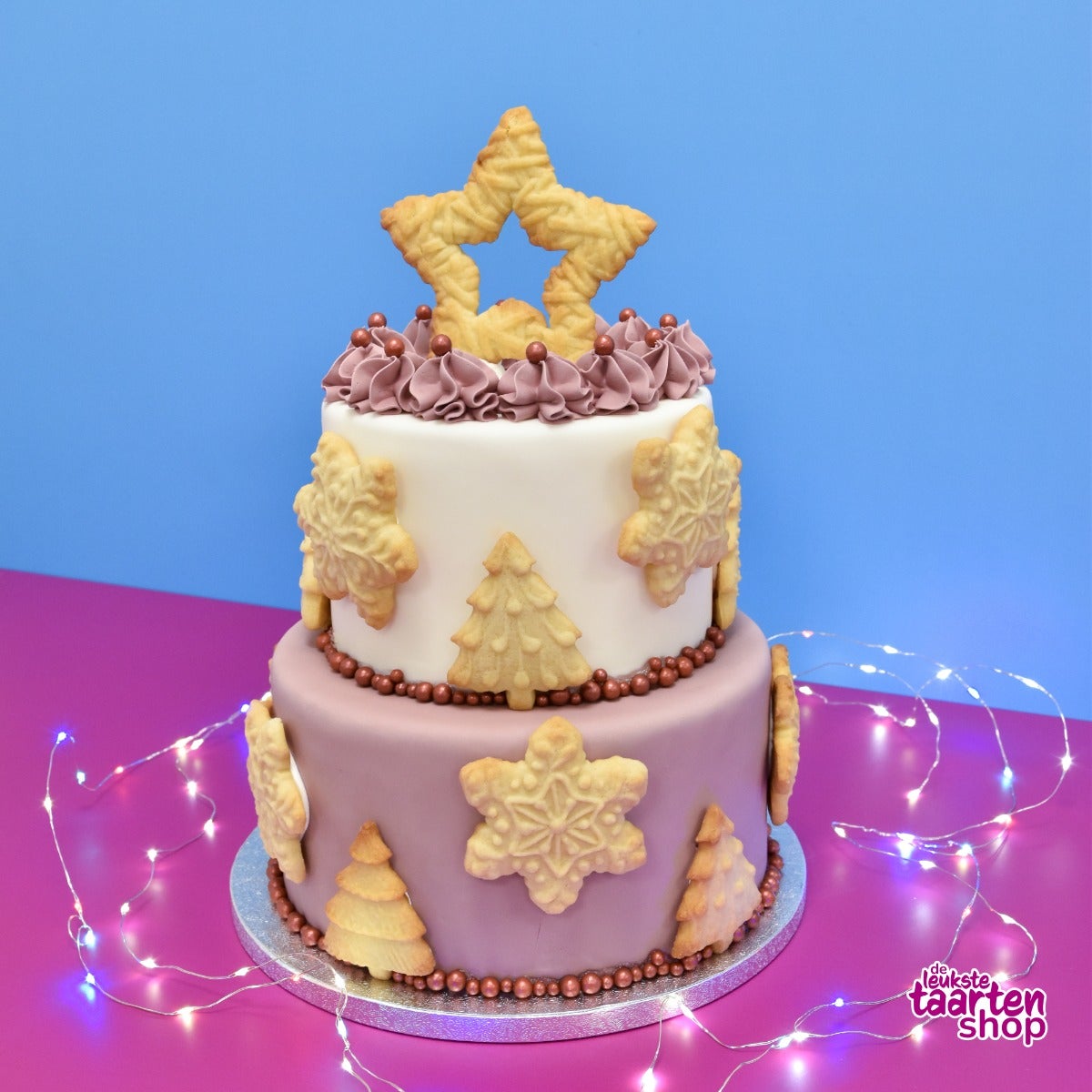 Feestelijke Stapeltaart met kerstkoekjes en kaneel