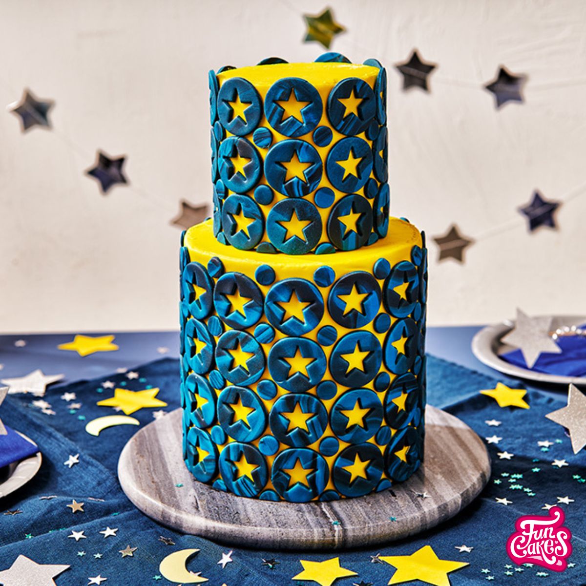 Bella Blue Galaxy taart met eetbare sterren