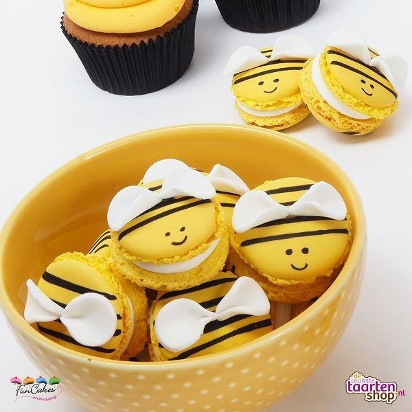 Happy BEE-day macarons
