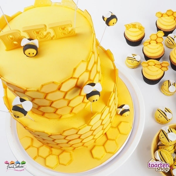 Happy Bee-Day Cake