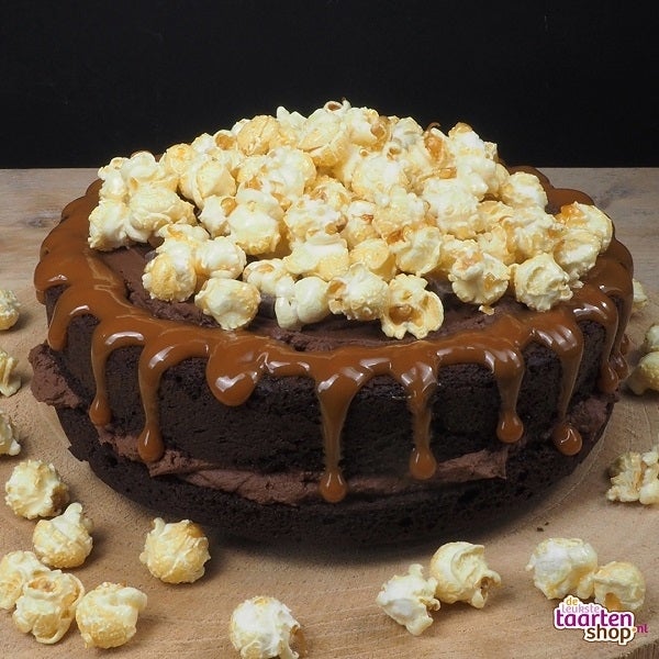 hocolade cake met ganache en karamelpasta