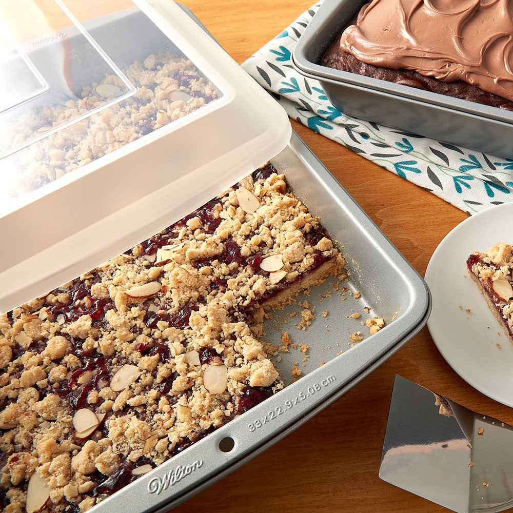 Wilton Recipe Right® Oblong Pan met Deksel 32,5x22,5x5 cm
