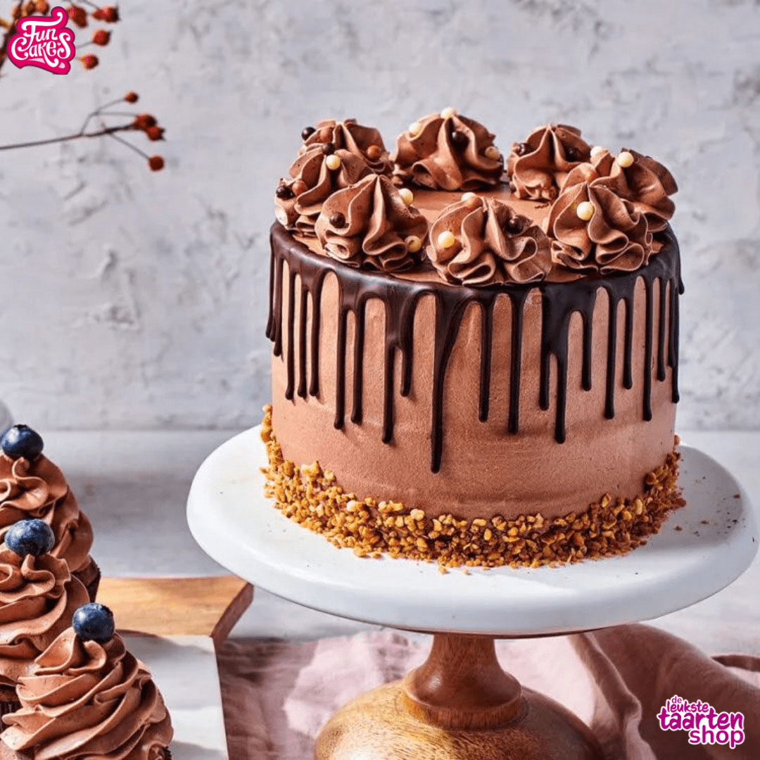 Chocolade Enchanted Cream drip cake