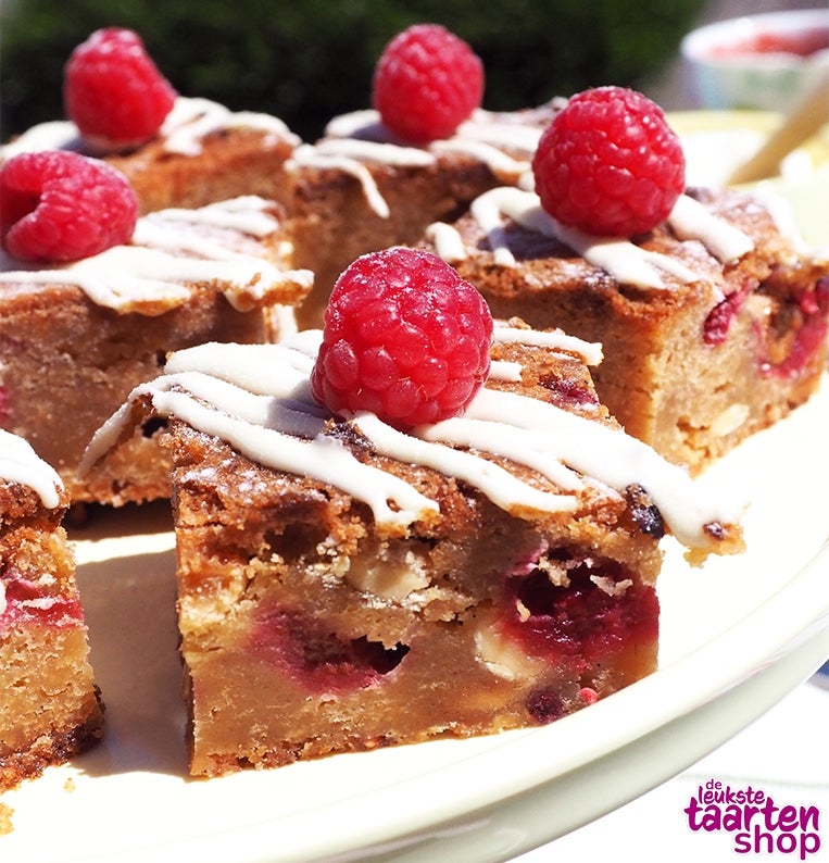 Witte Chocolade Fudge Blondies met Frambozen