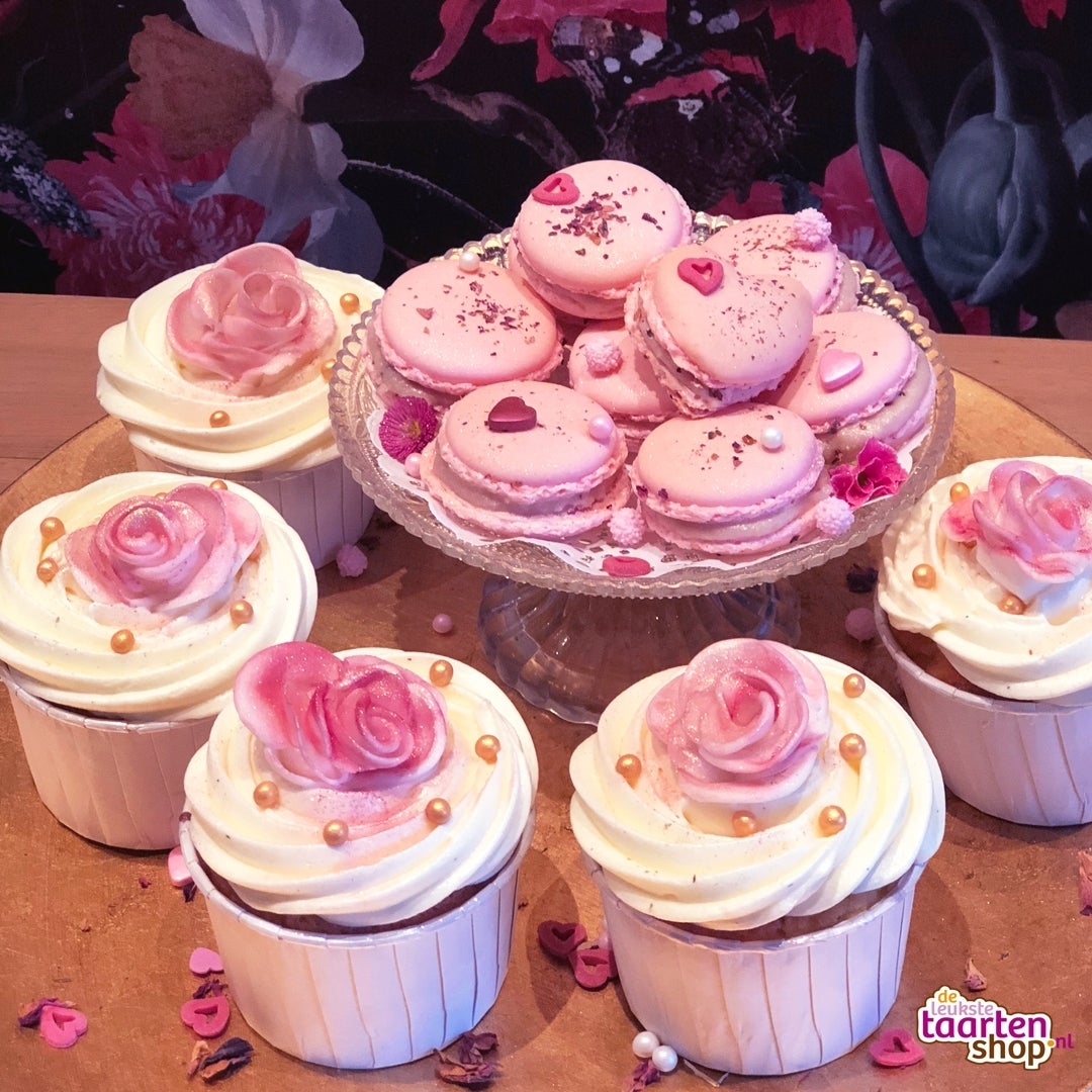 Ine paauw sweet valentine table | Deleukstetaartenshop.nl